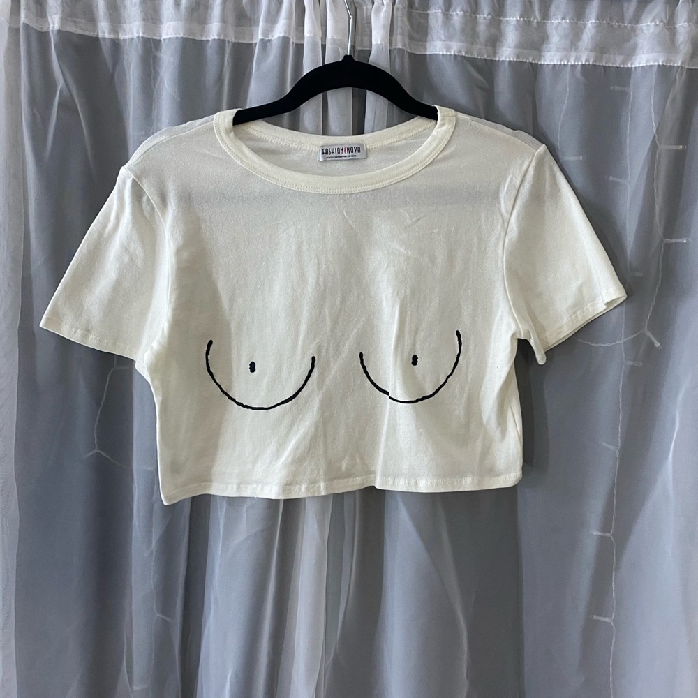 NWOT Fashion nova boob cropped tee